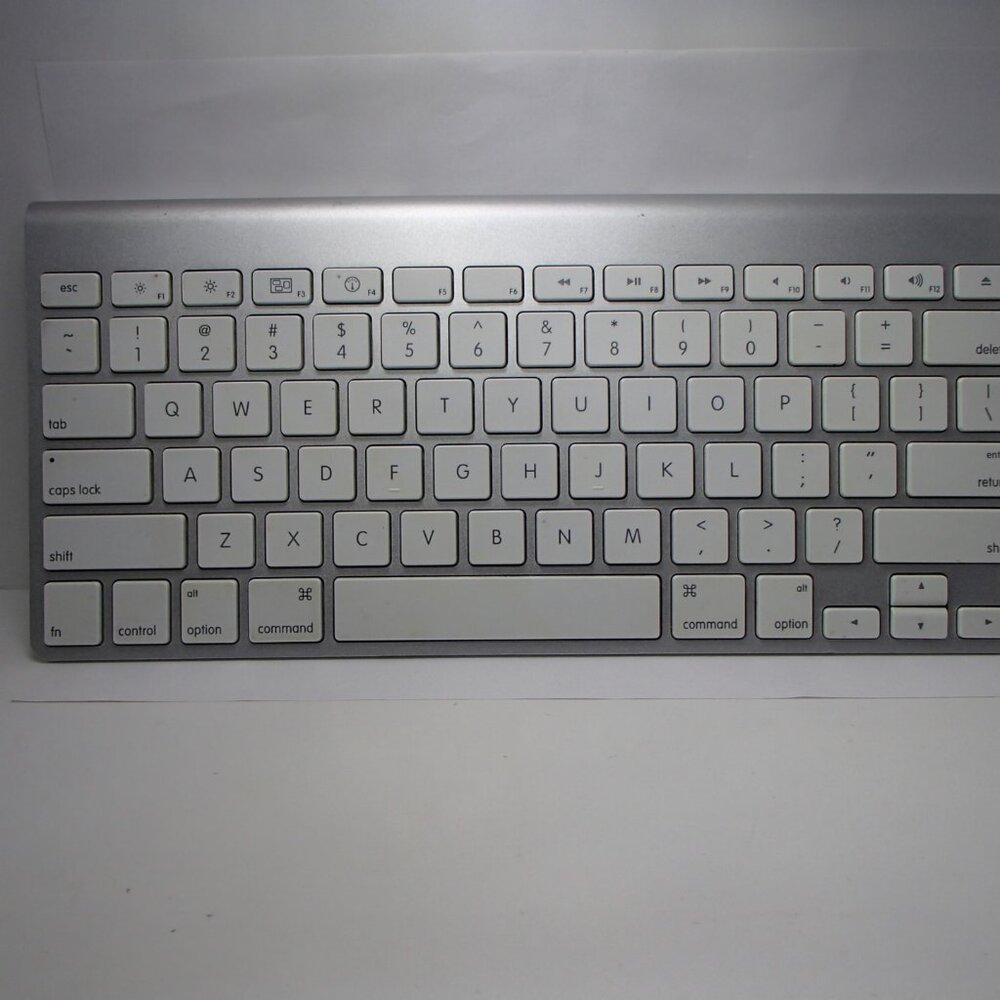 Apple A1314 Wireless Keyboard MC184LL/A White Keys Aluminum Metal Base